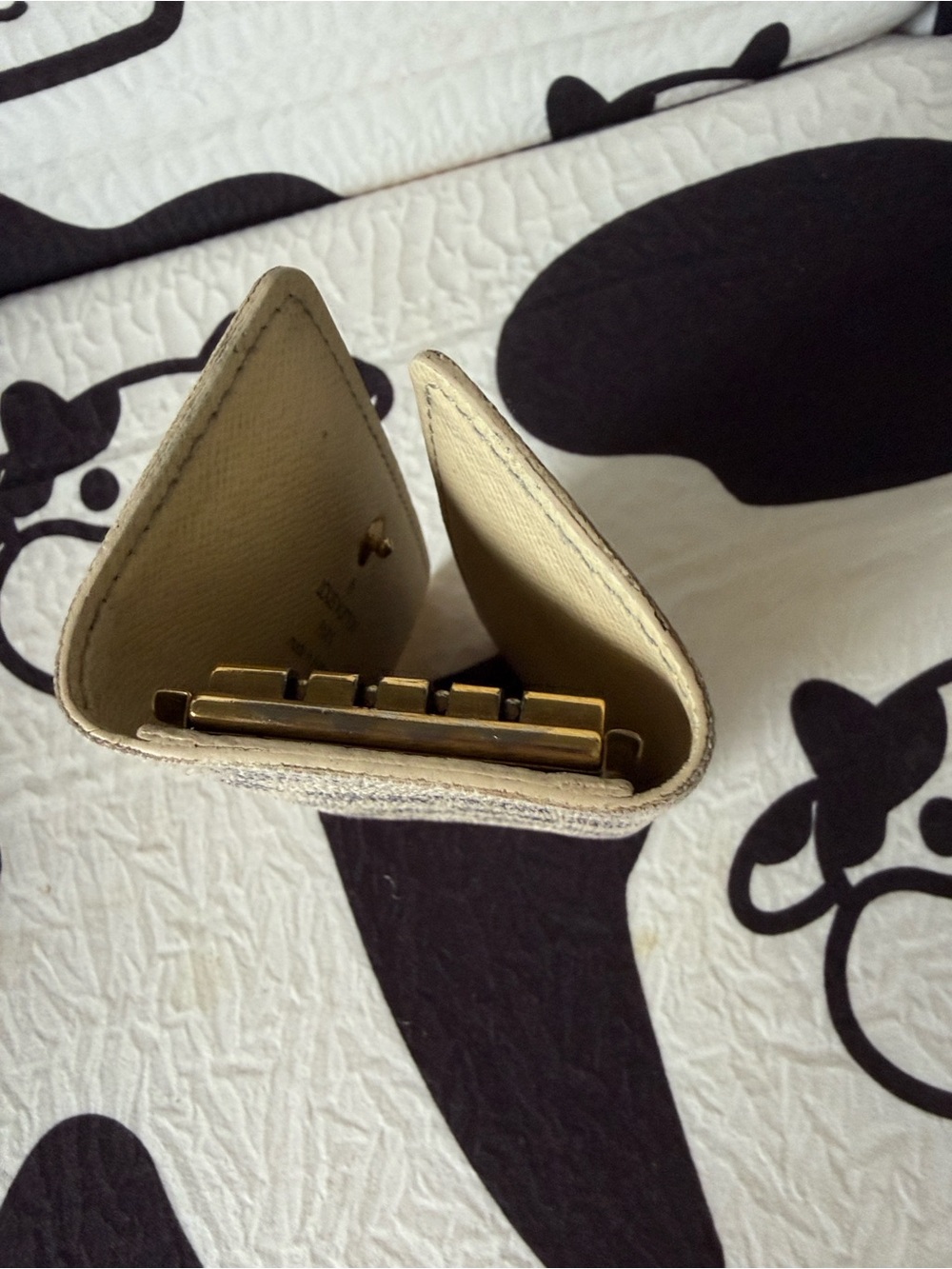 Authentic LV Damier Checkered Beige 4 Key/Trifold Case great shape. No Peeling. - Picture 8 of 13